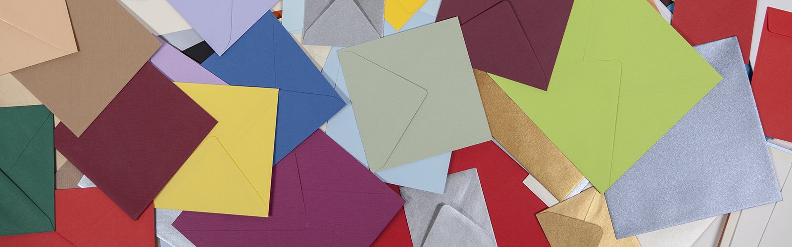 Enveloppes carrées colorées